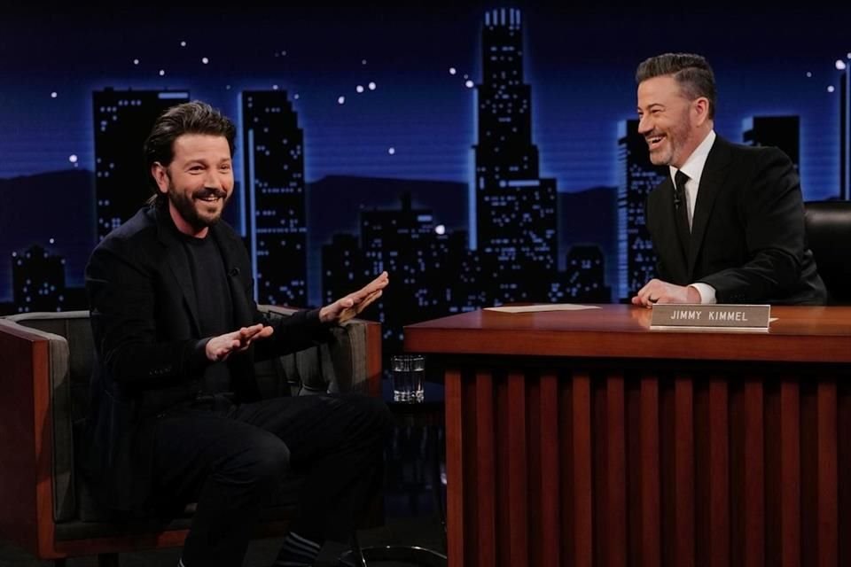 La decisión se produce después de que Kimmel, de 57 años, insinuara en su monólogo del lunes que el sospechoso del crimen, Tyler Robinson, de 22 años, tenía inclinaciones conservadoras.