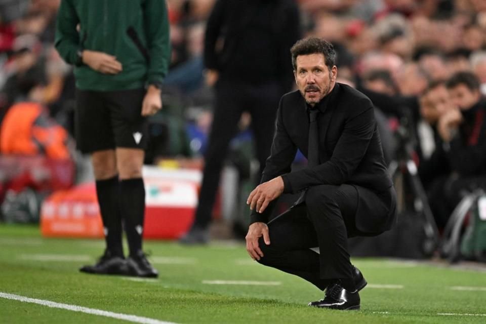 Luego de ser expulsado por engancharse con un aficionado en Anfield, Diego Simeone dijo que no es fácil recibir insultos todo el tiempo.