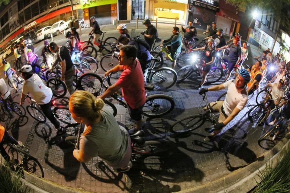 Debido al Aniversario de la Vía RecreActiva, habrá una rodada nocturna este sábado a partir de las 19:00 horas.