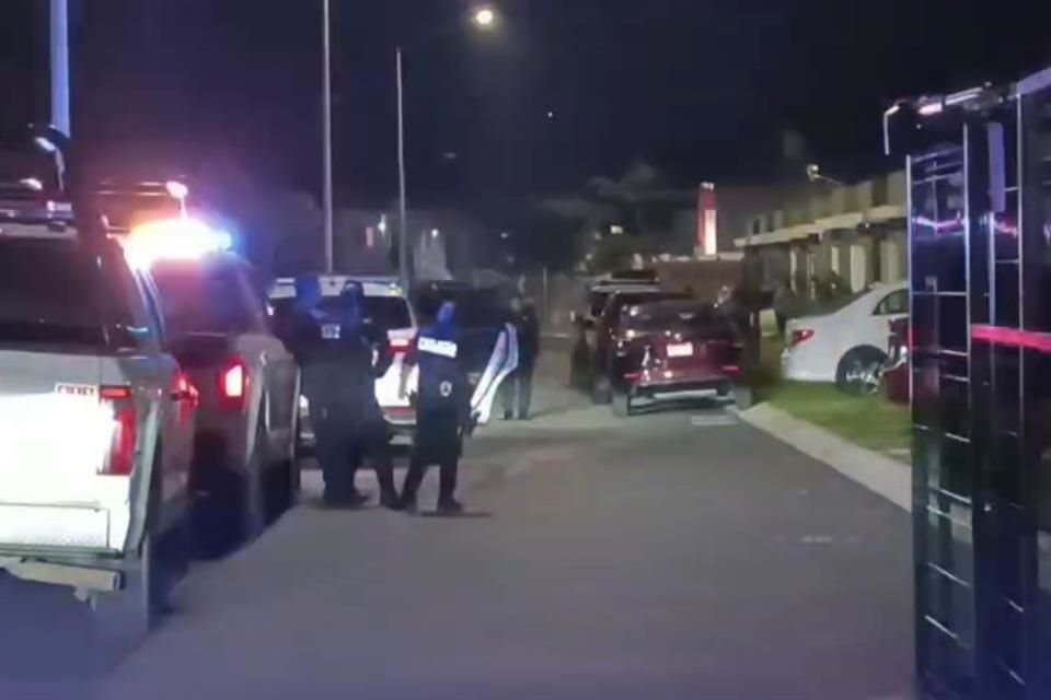 Con huellas de violencia y cubierto de cal, fue encontrado el cadáver de una mujer en un domicilio de la Colonia Hacienda de los Eucaliptos, en Tlajomulco.