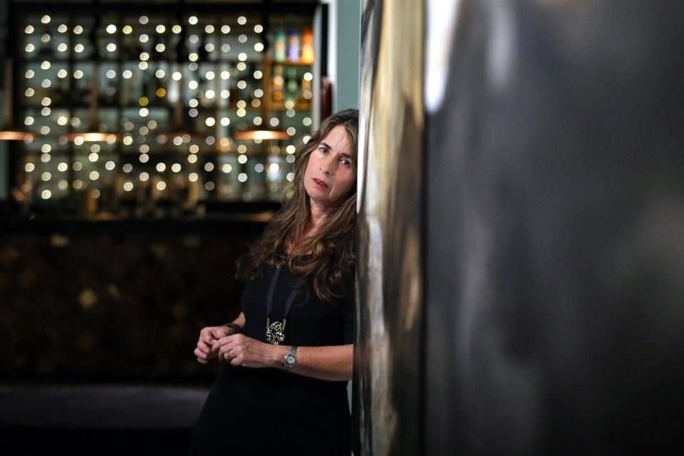 La artista Ana Luisa Rébora presenta la exposición 'Tiempo de Quemas', en Galería Adentro.