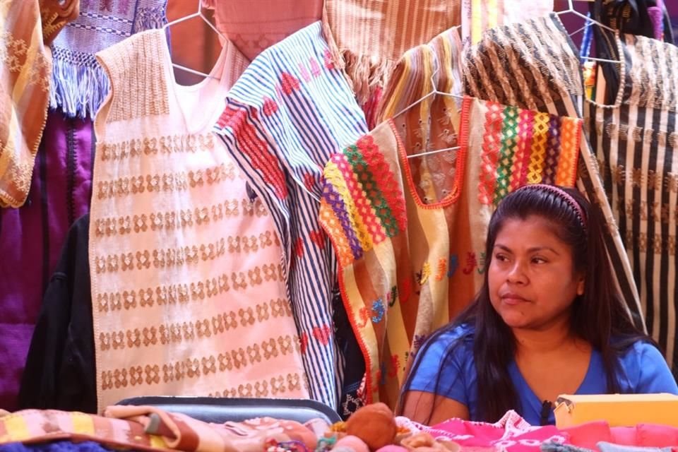 En el marco de la Feria, fue inaugurada una expoventa de artesanías en el Museo Nacional de Culturas Populares.