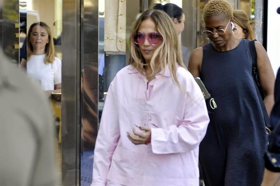 Jennifer Lopez vivió un incidente en Estambul cuando presuntamente se le negó la entrada a una boutique Chanel durante su visita.