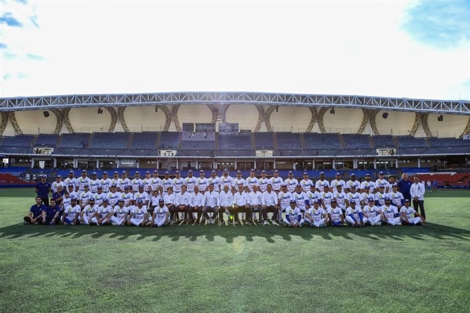 Los Charros se tomaron ayer la fotografía oficial de la temporada veraniega.