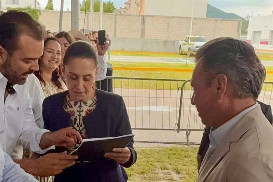 Gerardo Quirino y Claudia Sheinbaum durante la inauguración del Hospital Regional en Tlajomulco.