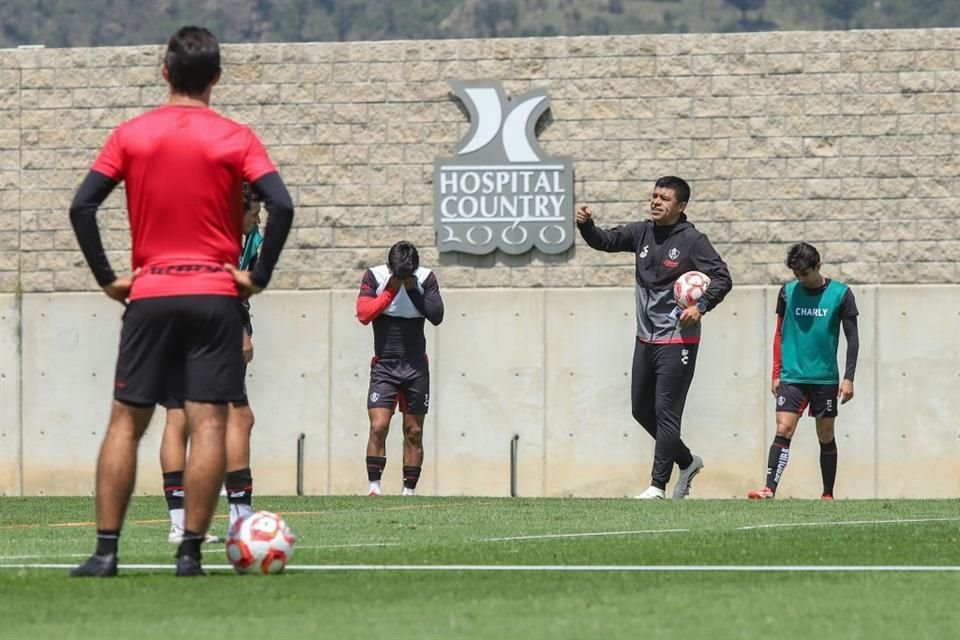 'Tenemos que limpiarnos rápido la herida, tragar este sabor amargo y volcarlo todo el sábado', mencionó el técnico Gonzalo Pineda.