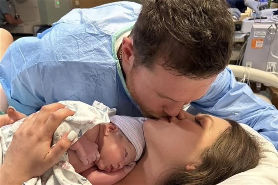 El boxeador tapatío Saúl 'Canelo' Álvarez y su esposa Fernanda Gómez se convirtieron en padres nuevamente.