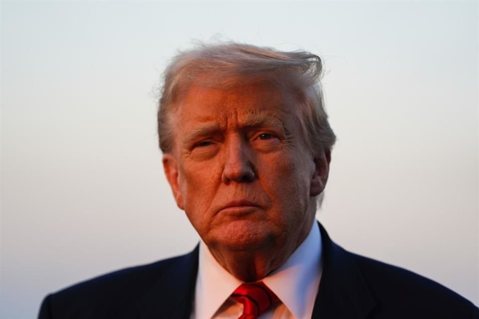 La actriz bromeó sobre el hecho de que aquel día finalmente se había formalizado su divorcio y que Trump debió estar buscando entre las 'divorciadas agradables'.
