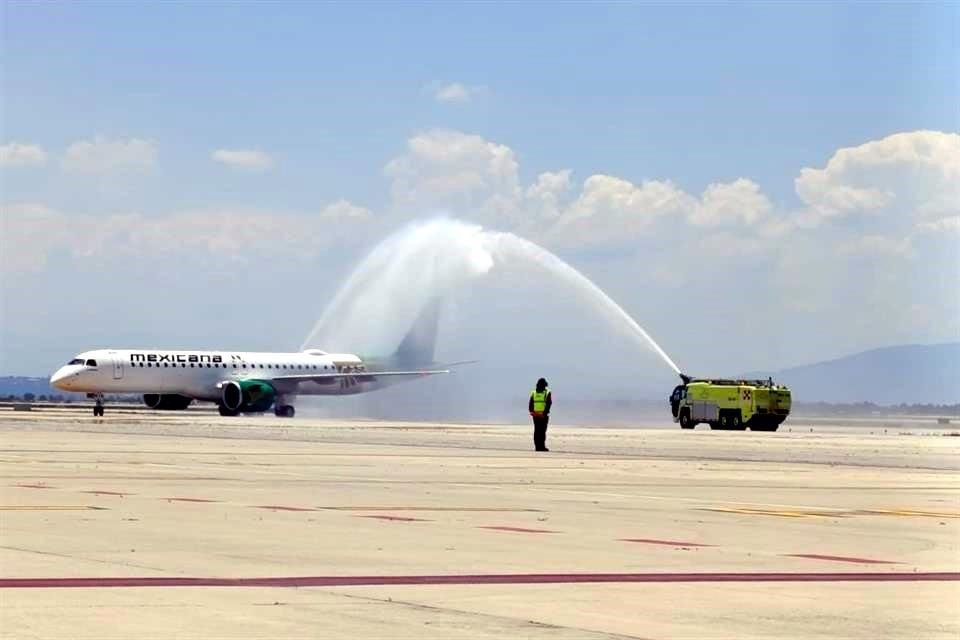 Mexicana dio a conocer que firmó un contrato con Embraer para la adquisición de 20 aeronaves nuevas.