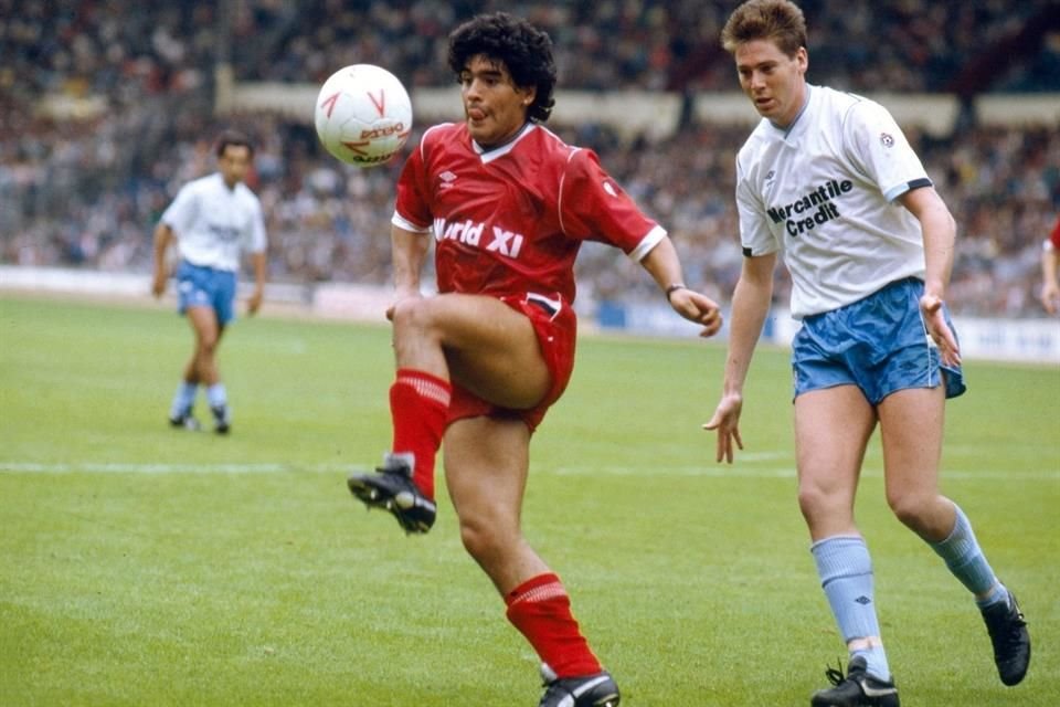 Un año después de 'La Mano de Dios', la afición inglesa se cobró con abucheos la eliminación de su equipo en el Mundial de México 86.