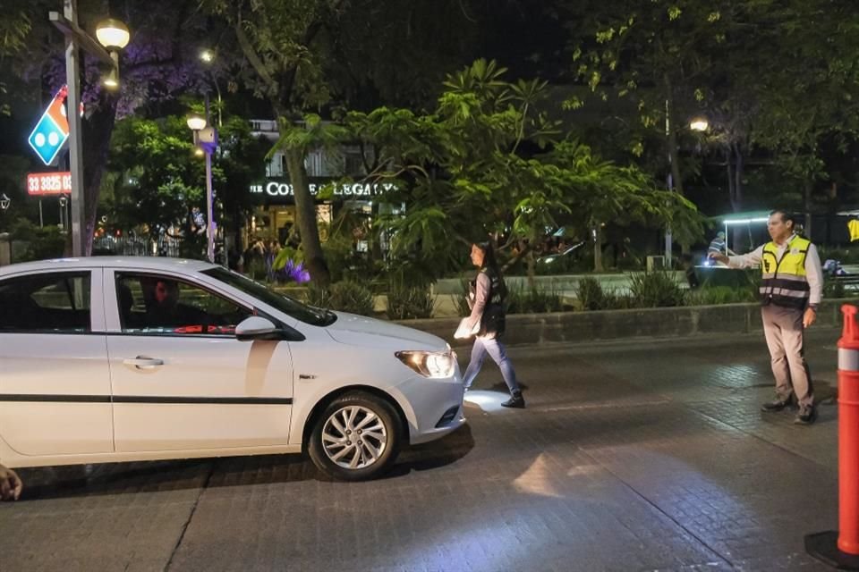 Operativo de revisión a taxis y vehículos de plataforma, donde supervisan que los autos y los conductores no representen un riesgo para las mujeres.