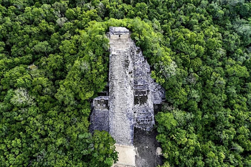 Antiguamente, Cobá fue una de las ciudades mayas más importantes y sus sacbés, o caminos blancos, aún conectan plazas, templos y observatorios en medio de la selva.