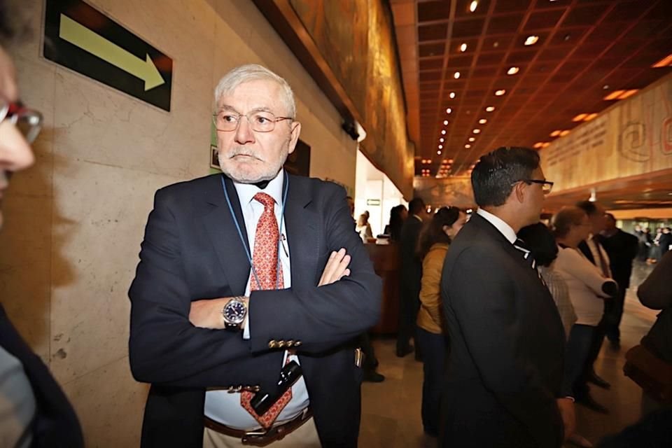 Jorge Alcocer, exdiputado de izquierda, advierte el riesgo de que prácticas antidemocráticas, como el uso de acordeones, se generalicen con la reforma electoral que propone Claudia Sheinbaum.