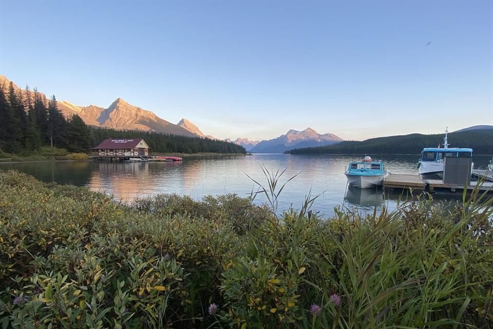 Deslúmbrate con un tour al atardecer por Maligne Lake.
