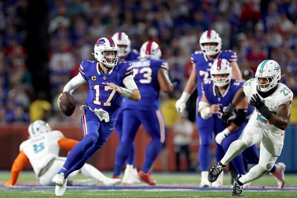 Josh Allen lanzó para tres anotaciones.