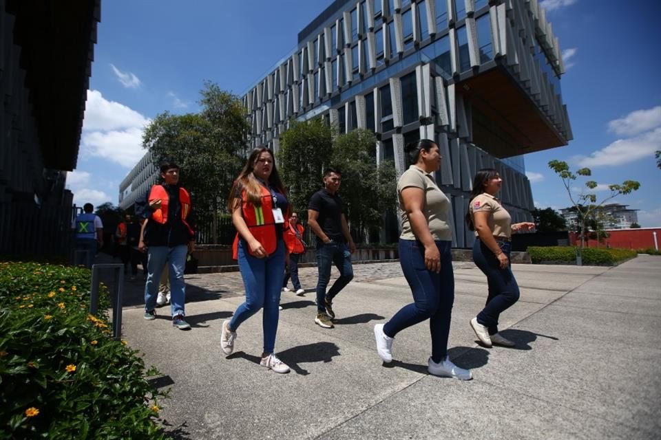 Empresas como Toshiba, Helmann, Jabil, Driscoll's entre otras, realizaron un simulacro de evacuación por sismo.
