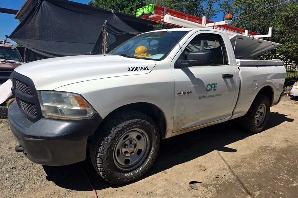 Autoridades decomisaron aproximadamente 300 kilogramos de metanfetamina en El Fuerte, Sinaloa.  La droga era transportada en una camioneta clonada con logotipos de la CFE.