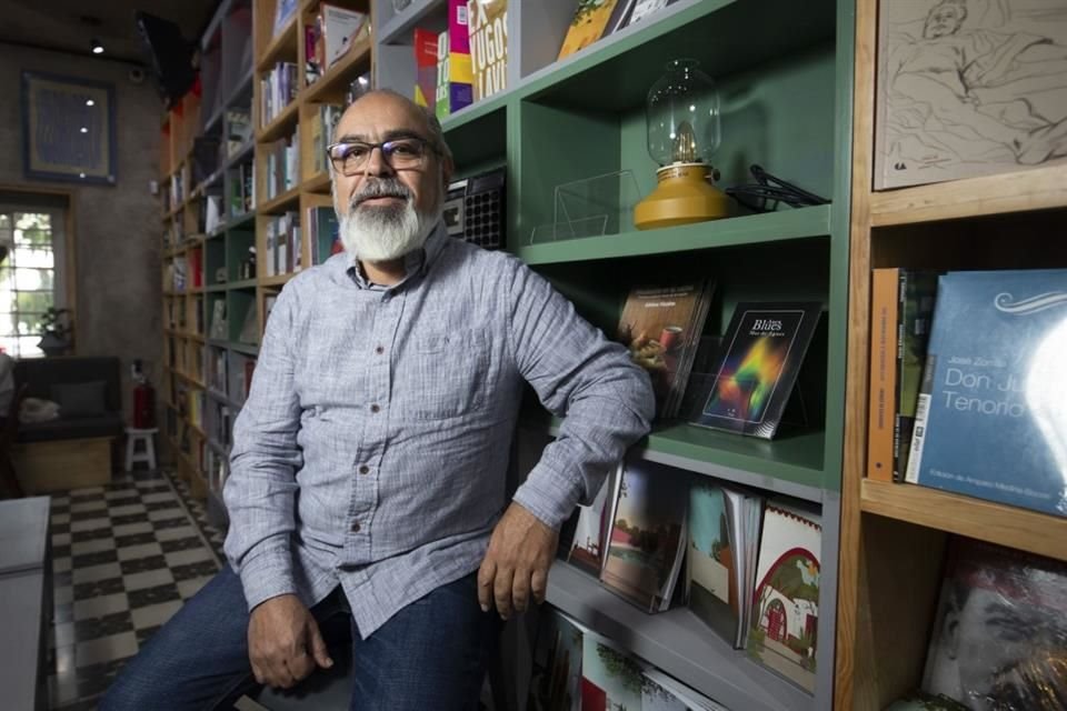 El Taller Literario de Zapotlán El Grande, impulsado durante tres décadas por el escritor Ricardo Sigala, es un espacio de creación colectiva donde la literatura se vive.