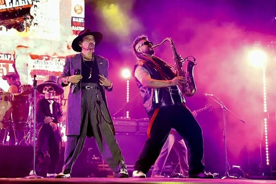 La Maldita Vecindad celebró 40 años de trayectoria con concierto en el velódromo Olímpico donde reunieron a cerca de ocho mil personas.