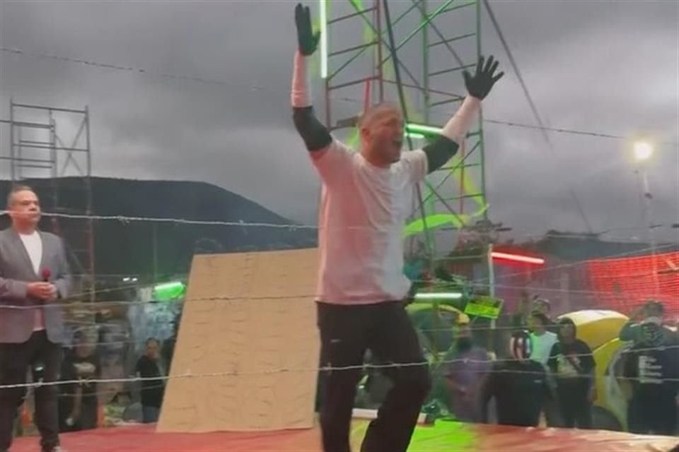 Michael Philippou, codirector de la película de terror 'Háblame', se enfrentó en una pelea de lucha libre en México, donde acabó ensangrentado.