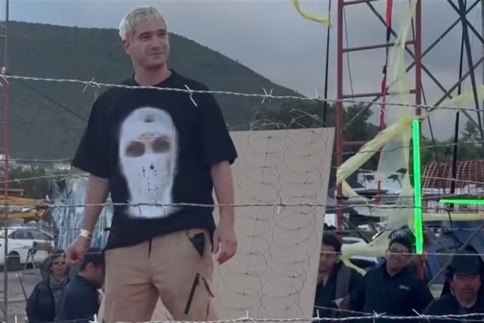 Los cineastas de culto filmaron un combate explosivo que involucró a Michael siendo estrellado en un cristal y alambre de púas para su próximo documental de A24, 'Deathmatch'.