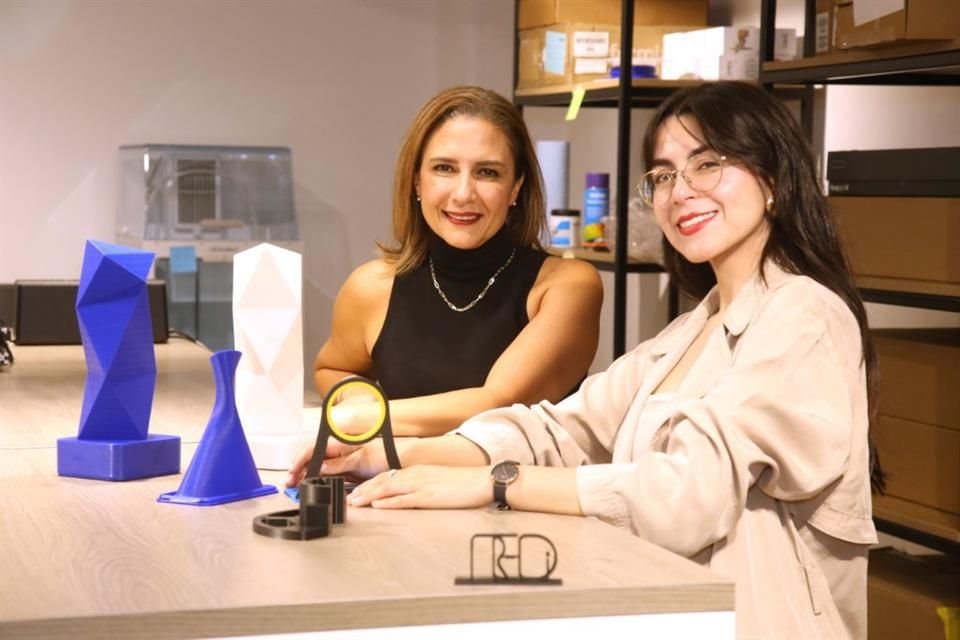 Nora Martín, directora de Innovación, Desarrollo Empresarial y Social de la SICyT, y Anatalia Trujillo, jefa del centro REDi Guadalajara, esperan que participen 175 emprendedores.