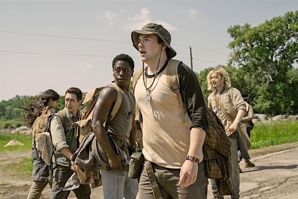 Jóvenes enfrentan un gobierno despiadado en el filme.