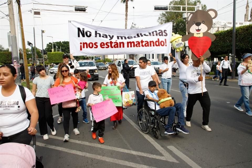 Nariz Roja organizó los días 9 y 10 de agosto una marcha nacional con réplica en varias ciudades del País en demanda al surtido de los oncológicos faltantes.