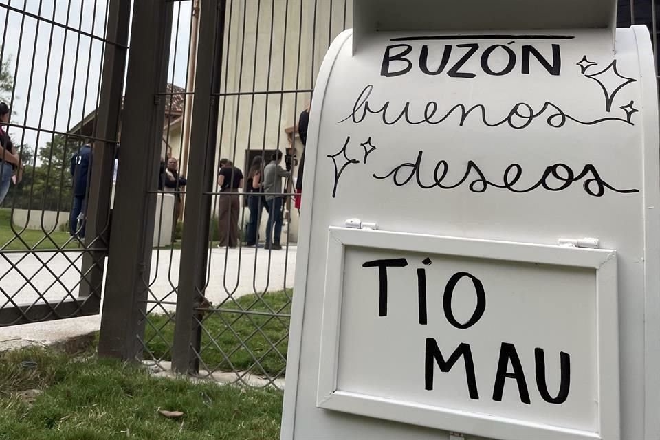 Se habilitó un buzón de condolencias para que los asistentes puedan dejar sus mensajes de solidaridad por el fallecimiento del Alcalde panista.