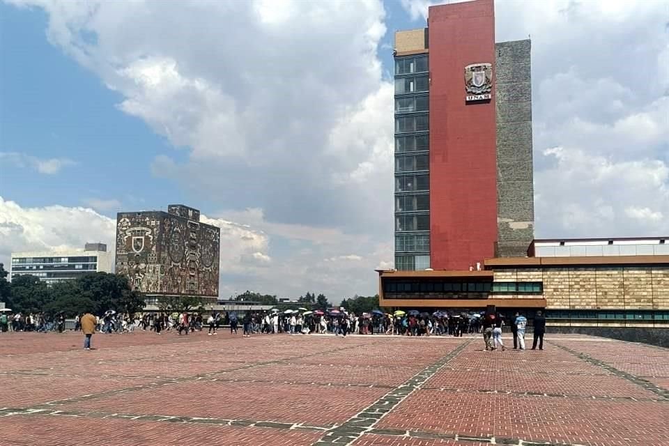 Los estudiantes exigen justicia tras la muerte del alumno del CCH-Sur.