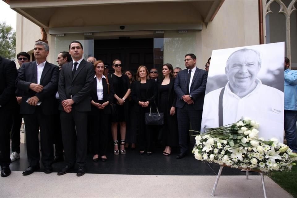  Fuentes informaron que la guardia de honor se llevará a cabo con las cenizas del Alcalde, que reposarán en una urna durante la ceremonia.