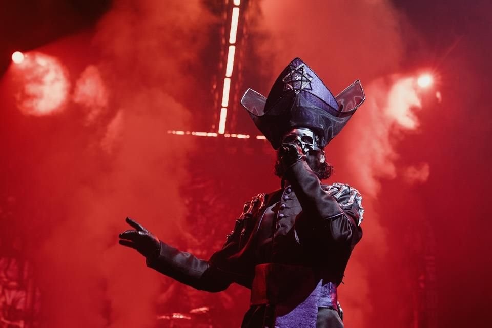 La banda sueca Ghost canceló su show programado para este martes en la CDMX debido a una intoxicación alimentaria de su vocalista.