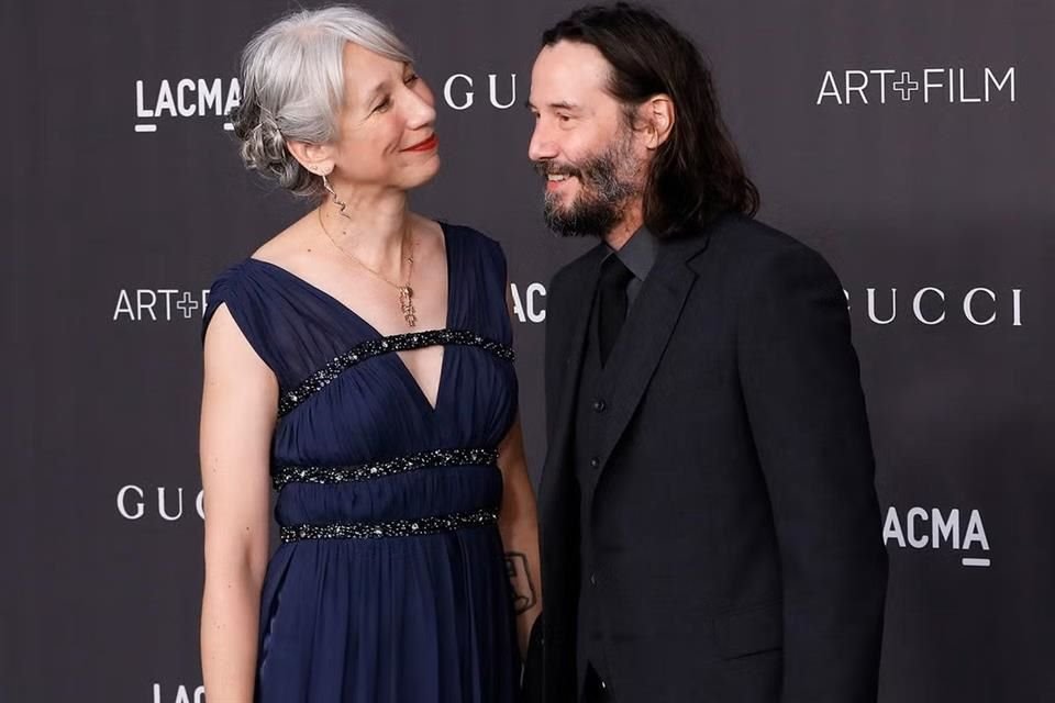 Desmiente representante de Keanu Reeves los rumores de que el actor supuestamente se casó hace poco con su novia, Alexandra Grant.