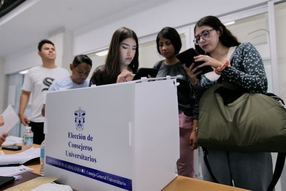 La UdeG tuvo su primera jornada electoral para conformar el CGU, y seguirá hoy en prepas metropolitanas y centros universitarios regionales.