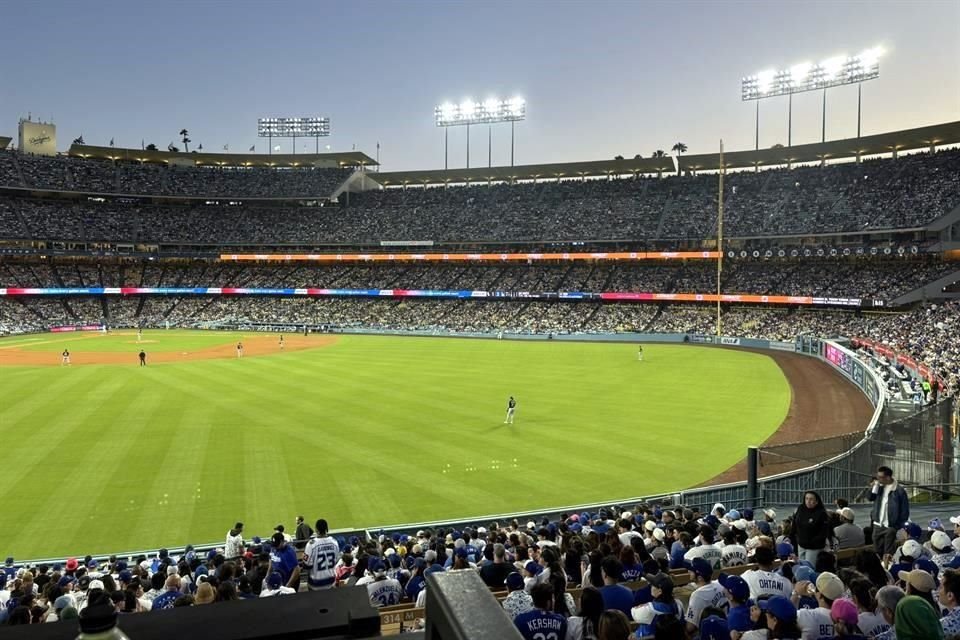 La afición de Dodgers ha respondido en la grada.