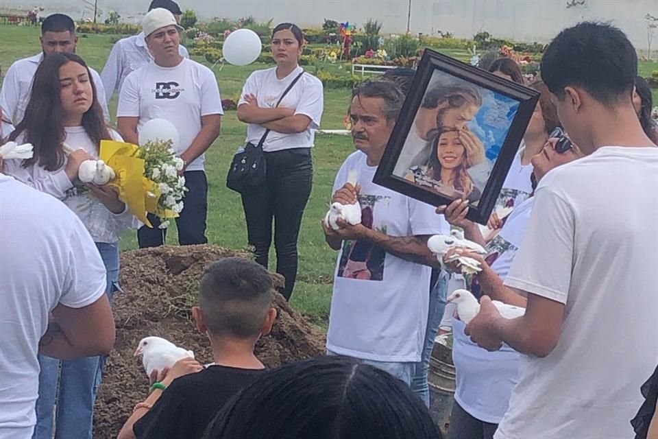 Familiares y amigos de Kimberli conmemoraron el que sería el cumpleaños 17 de la joven.