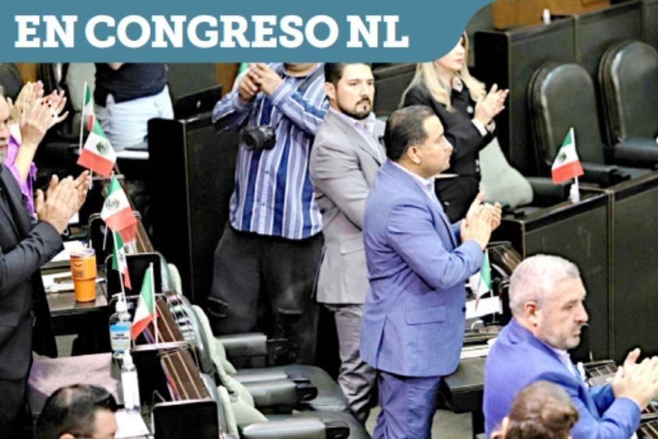 Diputados locales de las diversas fracciones políticas rindieron un homenaje en la Sala del Pleno.