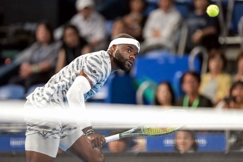 Frances Tiafoe mostró su frustración.