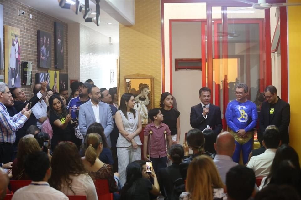 La casa, ubicada en la colonia El Retiro, está dedicada al oncólogo pediatra del Hospital Civil Dr. Juan I. Menchaca, Sergio Gallegos Castorena.