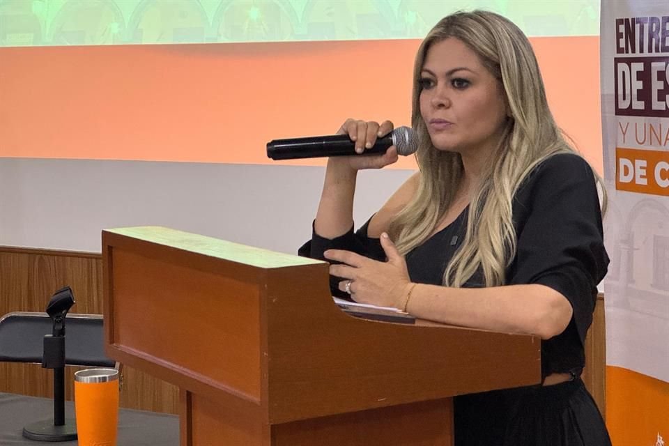 A manera de contrainforme de Tlaquepaque, la diputada emecista Celenia Contreras dijo que en el Municipio se ve abandono, ineficiencia y simulación.