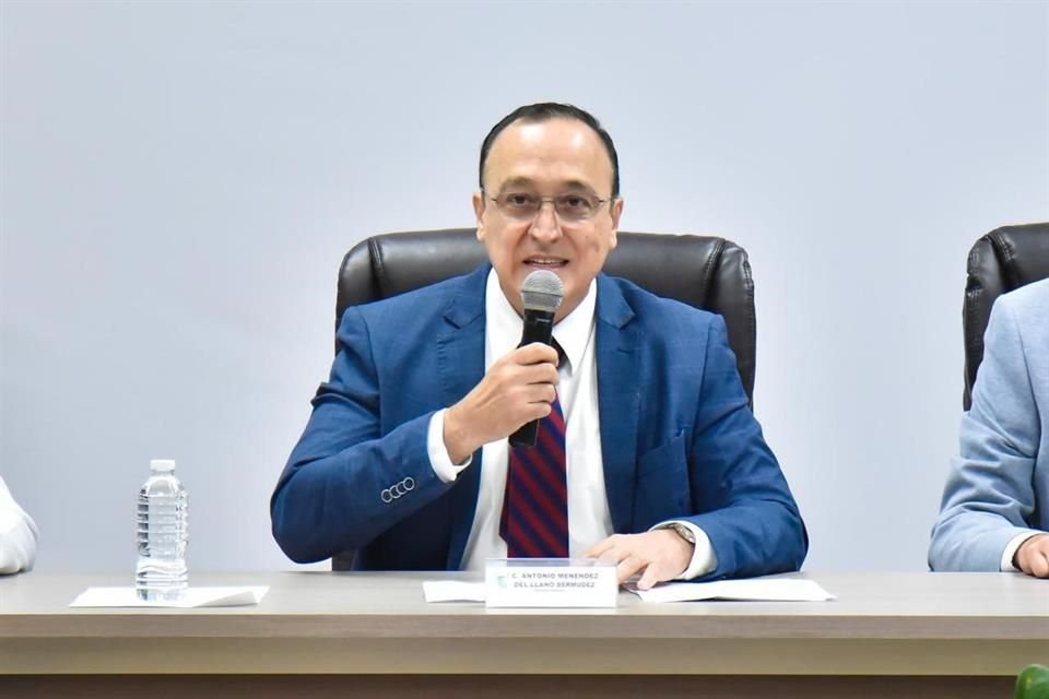 Antonio Menéndez, se mantendrá como Alcalde de Ahome, Sinaloa, pese a que un juez ordenó restituir en ese cargo a su correligionario, Gerardo Vargas Landeros, acusado de corrupción.