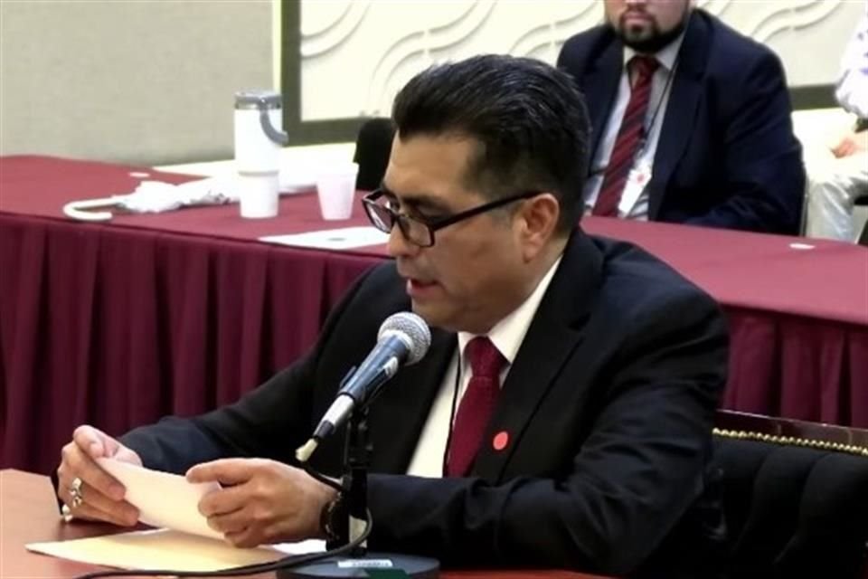 Pablo Gómez, líder de la Comisión Presidencial para la reforma electoral, evitó presentar al Contraalmirante César Ramírez Torralba como miembro de la Semar, durante la audiencia.