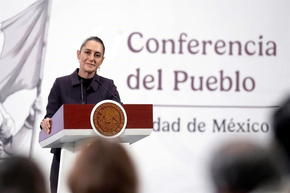 Sheinbaum en conferencia de prensa en Palacio Nacional.