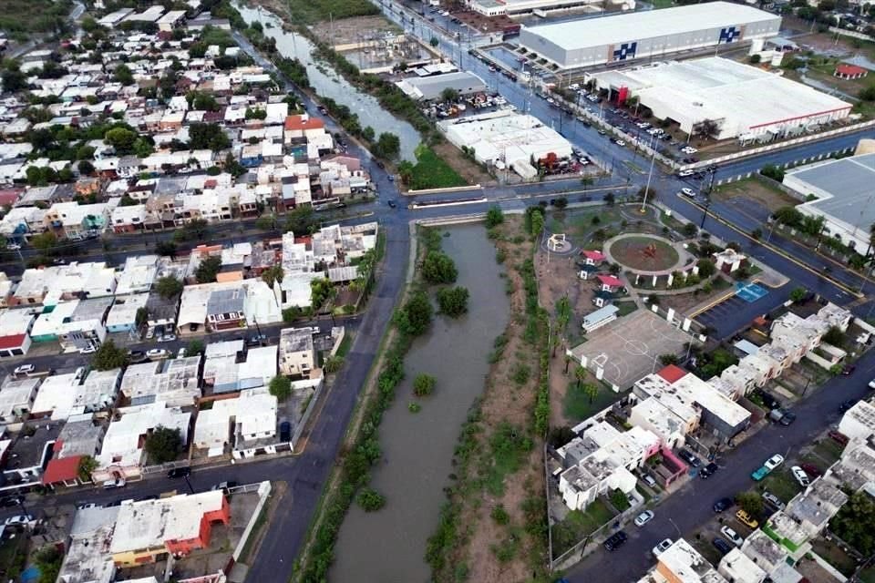 El Arroyo El Coyote incrementó su nivel, aunque continúa desahogando el agua de las colonias cercanas.