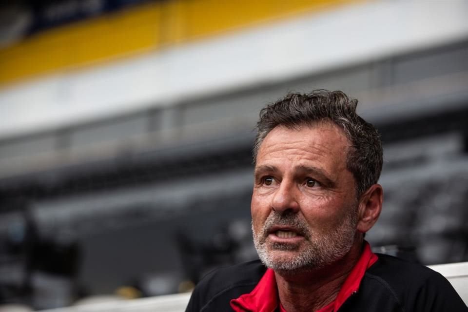 'Es un tema profundo. Es un tema difícil de abordar. No es un tema desde ahora. O sea, yo me fui hace tres años del Atlas dejándole un equipo competitivo'.