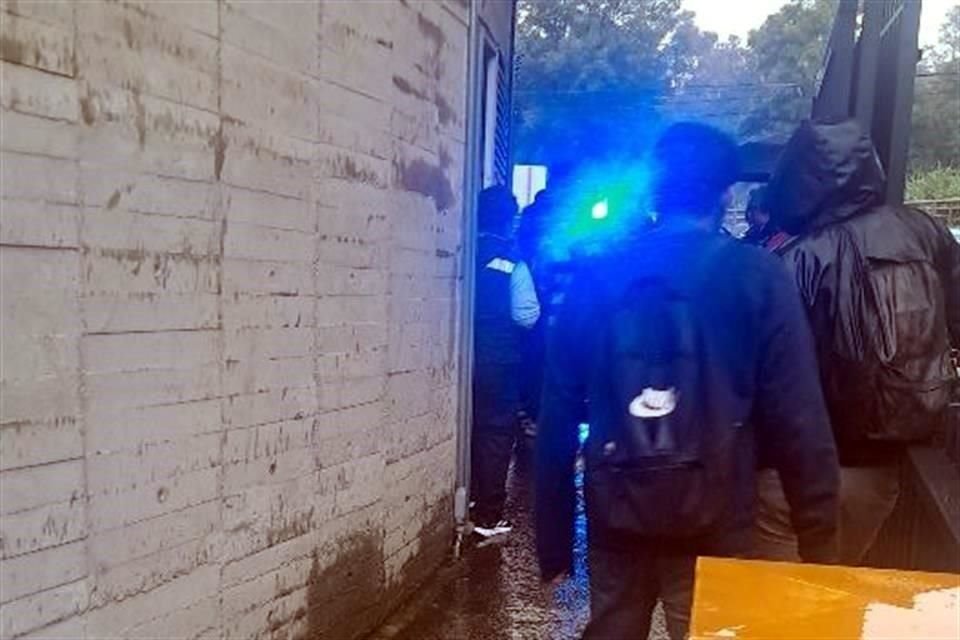 Autoridades de la FES Acatlán de la UNAM remitieron a tres personas ante el Ministerio Público de Naucalpan tras verse involucradas en una trifulca al interior del campus.