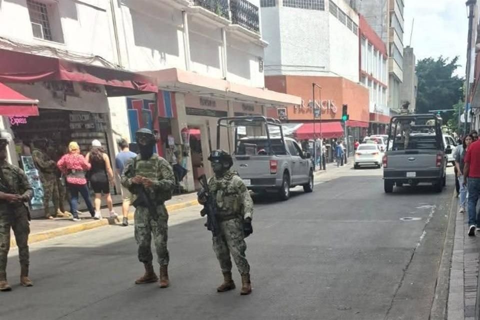 Autoridades federales incautaron productos de presunta procedencia irregular y aseguraron varios locales en la Plaza de la Tecnología.