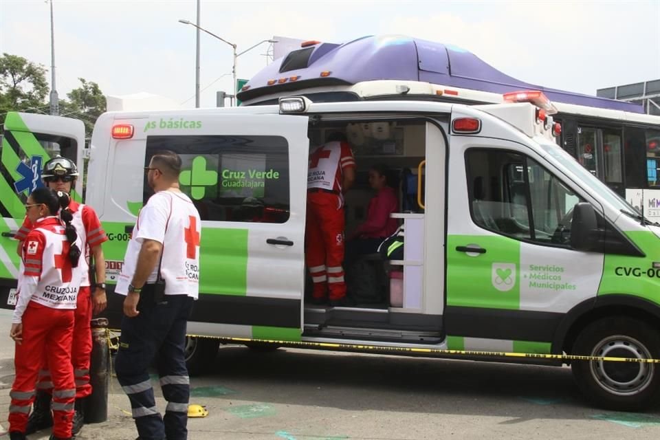 Entre los lesionados se encuentra un oficial de la Guardia Nacional, quien resultó con traumatismo y policontundido.