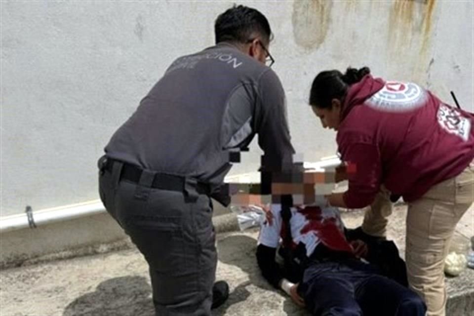 Presuntamente motivada por celos, una estudiante del  Colegio de Bachilleres del Estado (Cobat) de Apizaco, Tlaxcala, atacó a un compañero hiriéndolo gravemente en el cuello con un cúter.
