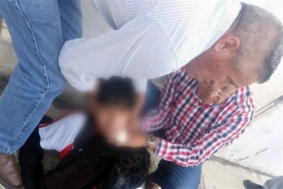 Presuntamente motivada por celos, una estudiante del  Colegio de Bachilleres del Estado (Cobat) de Apizaco, Tlaxcala, atacó a un compañero hiriéndolo gravemente en el cuello con un cúter.